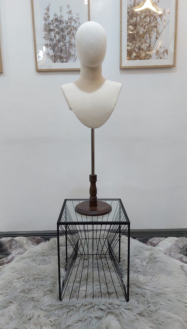 Male  Head mannequin, fiberglass for fashion accessories-jewelers display