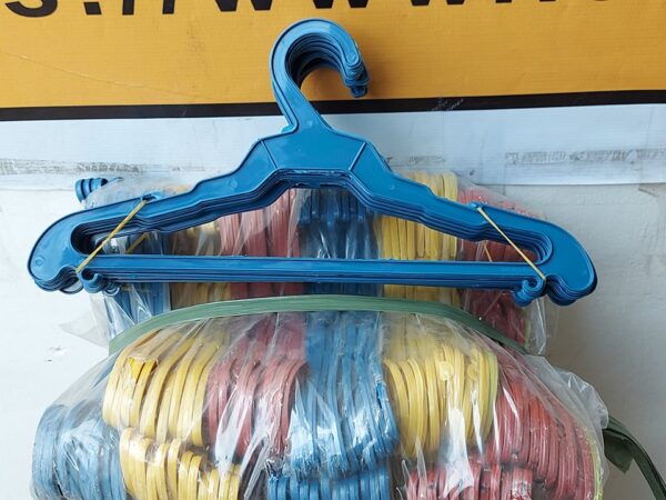 ADULT SIZE ADULT PLASTIC HANGER COLOR SOLDBY 288PCS-2GROSS